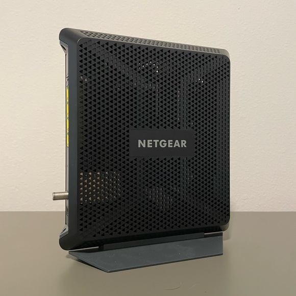 NETGEAR Nighthawk AC1900 Wifi Cable Modem Router - Picture 2 of 5